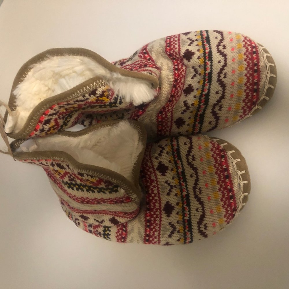 (NEW) American Eagle fur shoes